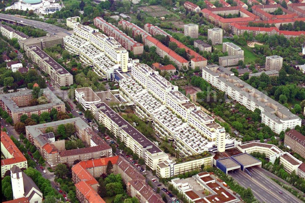 Berlin / Schöneberg from above - Wohnhäuser Detmolderstraße Schöneberg