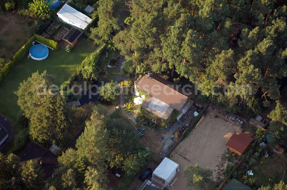 Aerial image Berlin - Blick auf Wohnhäuser an der Duchtother Straße in Berlin - Müggelheim