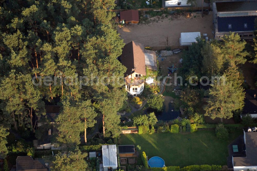 Aerial image Berlin - Blick auf Wohnhäuser an der Duchtother Straße in Berlin - Müggelheim