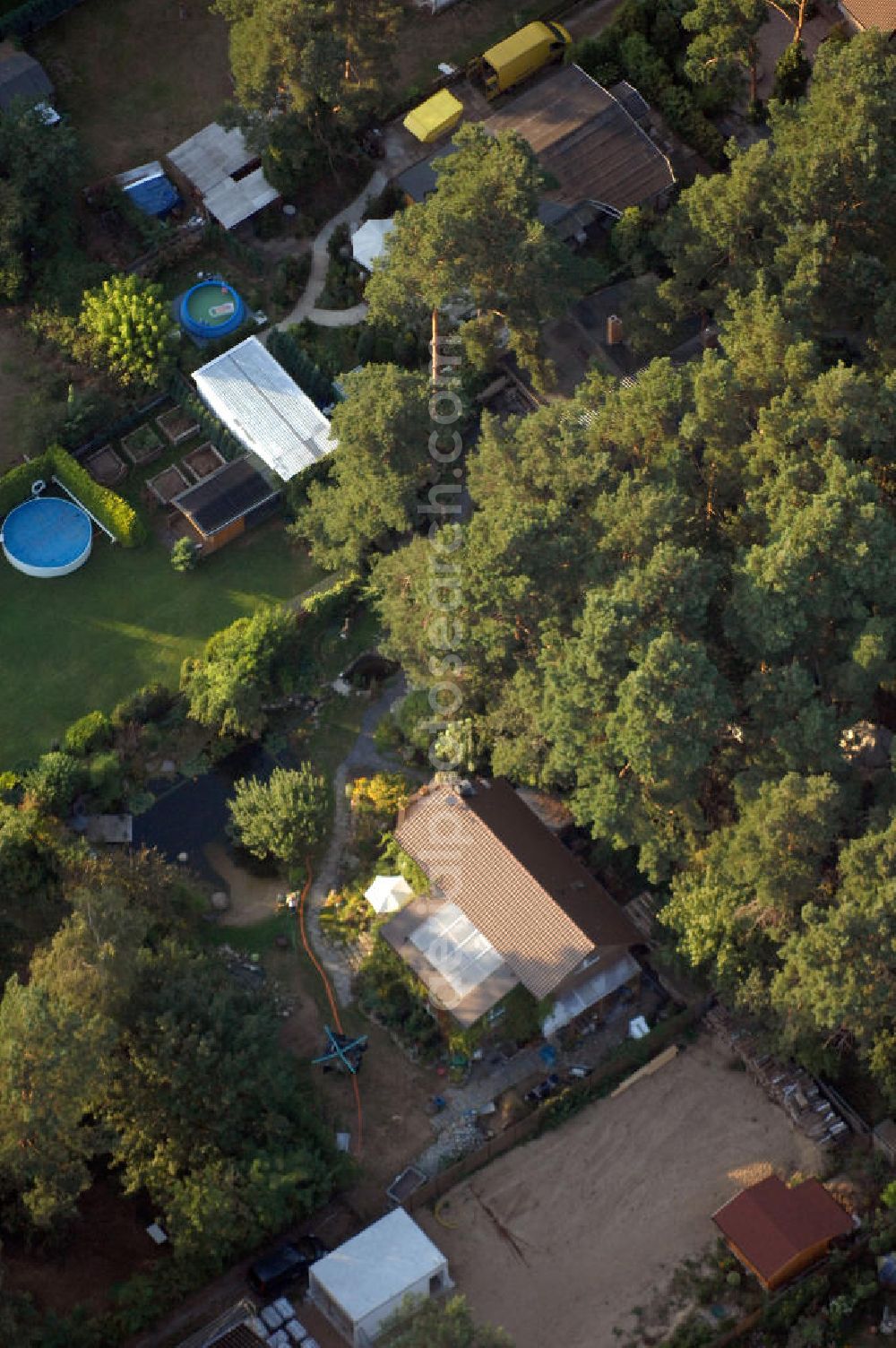 Aerial image Berlin - Blick auf Wohnhäuser an der Duchtother Straße in Berlin - Müggelheim