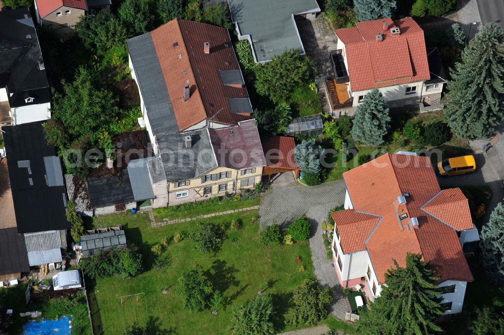 Friedrichroda from the bird's eye view: Residential houses at the street Tarbarzer Strasse in Friedrichroda in the Thuringian Forest in Thuringia