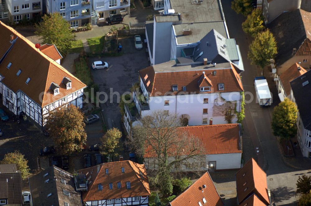 Unna from the bird's eye view: Wohnhäuser an der Gerhart-Hauptmann-Strasse 29 in 59425 Unna - ein Projekt der Unternehmensgruppe Markus Gerold an der Vaerstbrücke 1 in 59425 Unna.