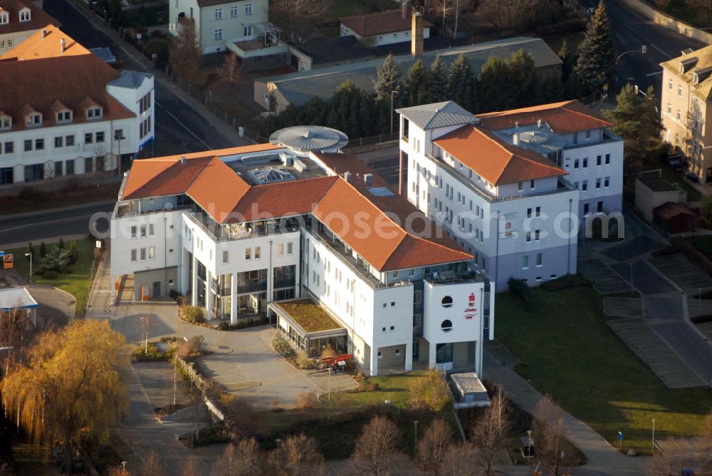 Aerial image Grimma - Blick auf Wohnhäuser in Grimma mit Gewerberäumen, die unter an derem von der Sparkasse, LBS, Deka und dem Ärztehaus genutzt werden. Kontakt: Sparkasse Muldental, Straße des Friedens 25 04668 Grimma, Tel. +49(0)3437 991 0, Fax +49(0)3437 991 250, Email: info@spk-muldental.de