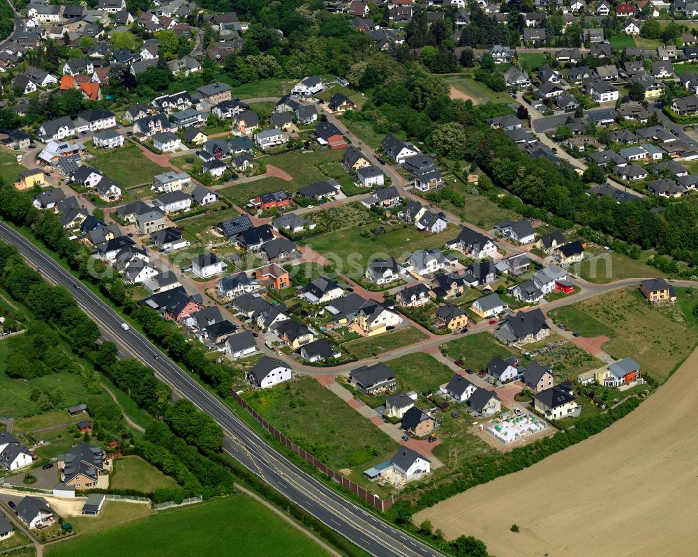 Andernach from the bird's eye view: Residential buildings and gardesn on the edges of Andernach in the state of Rhineland-Palatinate. The town is located in the county district of Mayen-Koblenz on the left riverbank of the river Rhine. The town is characterised by industry, consists of five boroughs and districts and belongs to the oldest towns in Germany. The edge of Andernach is home to residential streets, allotments and single family houses which border fields and meadows