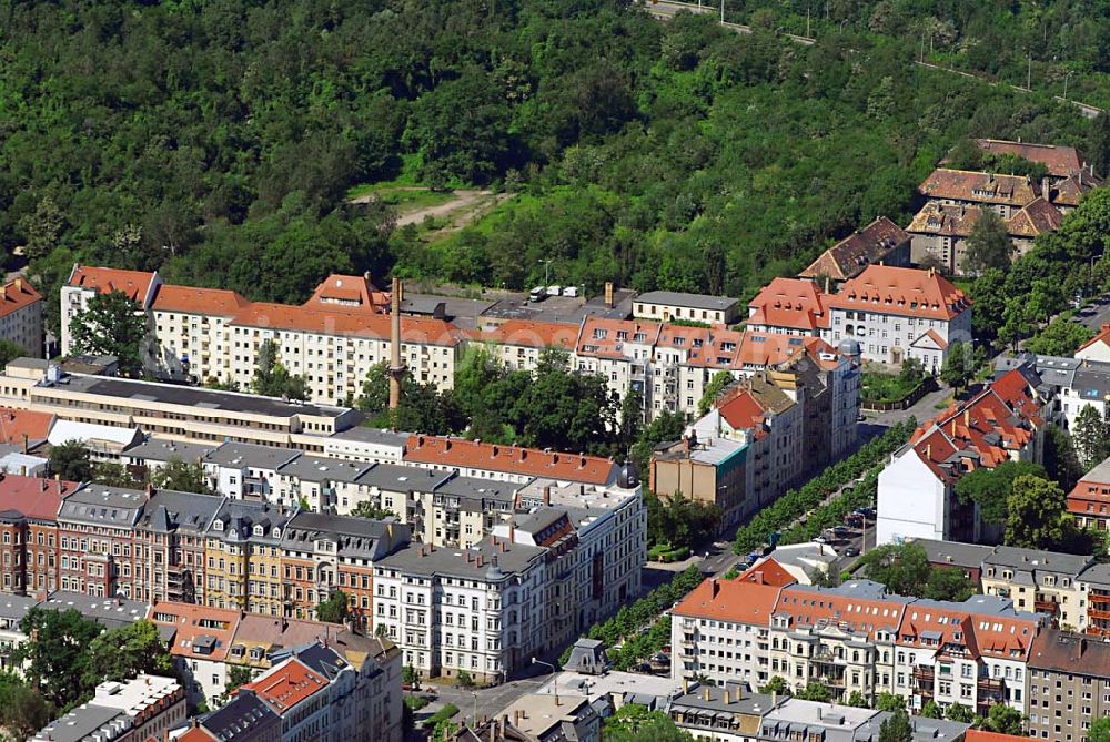 Aerial photograph Leipzig - Blick auf Wohnhäuser in der Leipziger Südvorstadt und den Auenwald