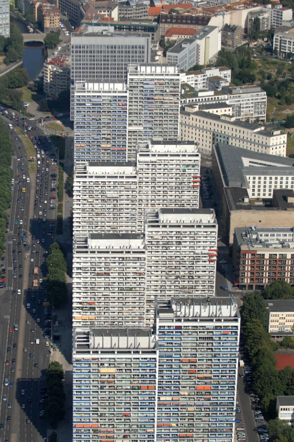 Aerial photograph Berlin - Blick auf Wohnhäuser an der Leipziger Straße 40-49 in Mitte.