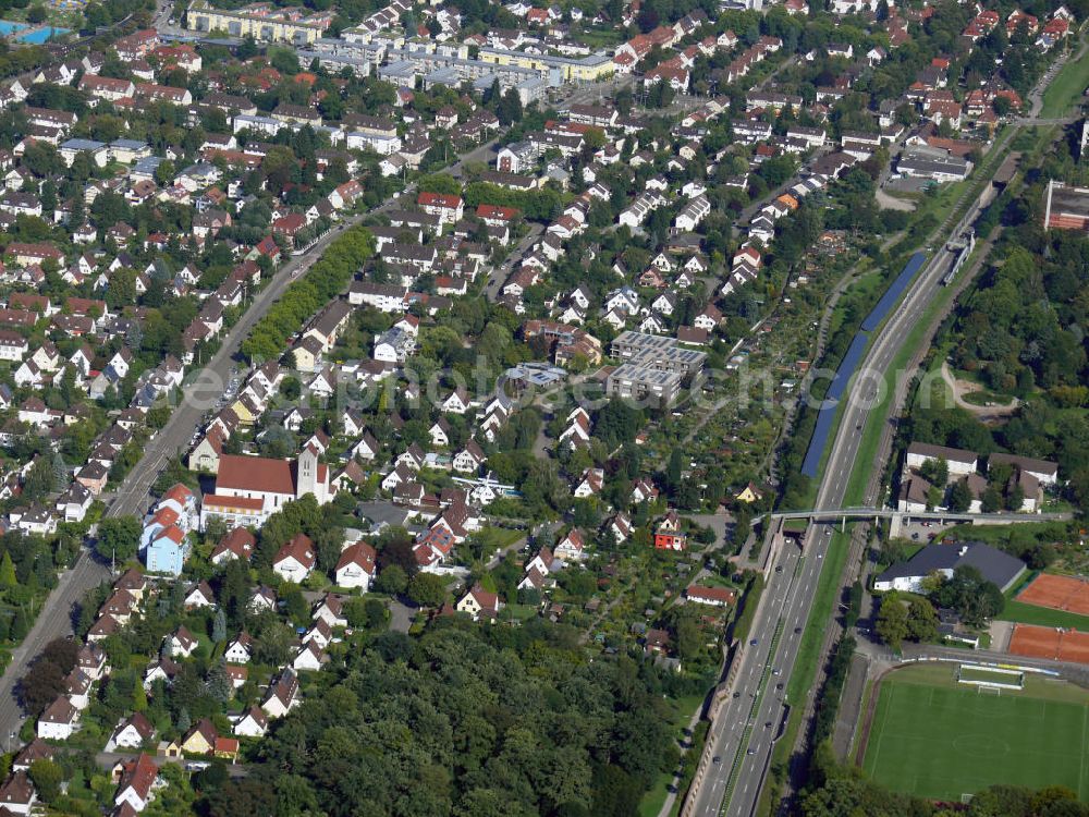 Freiburg im Breisgau from above - Wohnhäuser zwischen der Bundesstraße 31 und der Hansjakobstraße im Stadtteil Waldsee in Freiburg, Baden-Württemberg. Residential houses between the federal highway B31 and the street Hansjakobstrasse in the district Waldsee in Freiburg, Baden-Wuerttemberg.