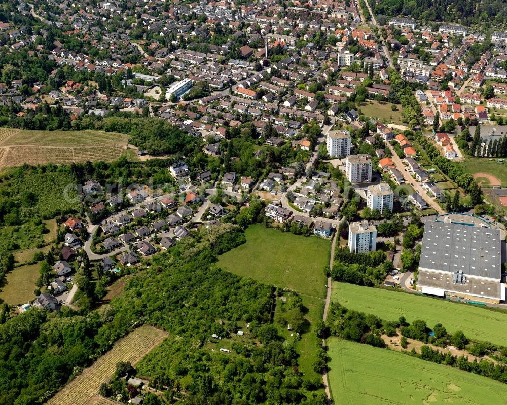 Bad Kreuznach from above - Residential buildings and areas in the South-West of Bad Kreuznach in the state of Rhineland-Palatinate. Bad Kreuznach is a spa town and county capital and is located on the rivers Nahe and Ellerbach. Several residential areas spread out along the Southern edge of the town, including multi-family units, single family houses and apartment buildings