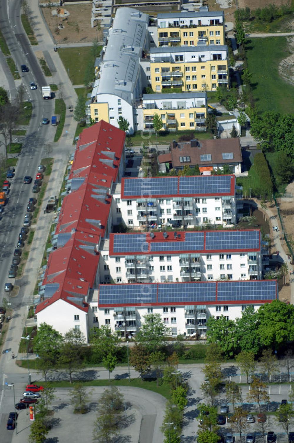 Aerial photograph MÜNCHEN - 06.05.2008 München (Bayern) Blick auf Wohnneubau am Areal der Sankt-Michael-Straße / Kampenwandstrasse in Riem durch die Baugesellschaft Gebr. Rank GmbH & Co. München, Emil-Geis-Str. 1, Tel. 089/72442-0 , Herr Eder gebr.rank@rank-bau.de