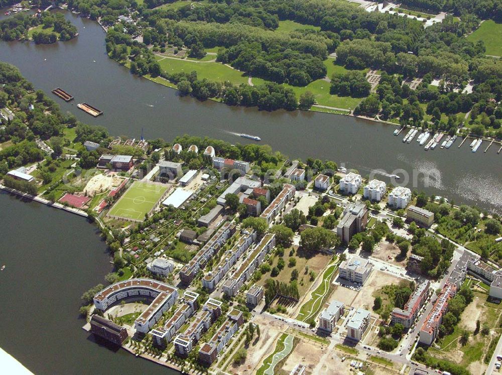 Berlin - Stralau from the bird's eye view: Wohnneubau auf der Halbinsel Stralau im Bezirk Friedrichshain.