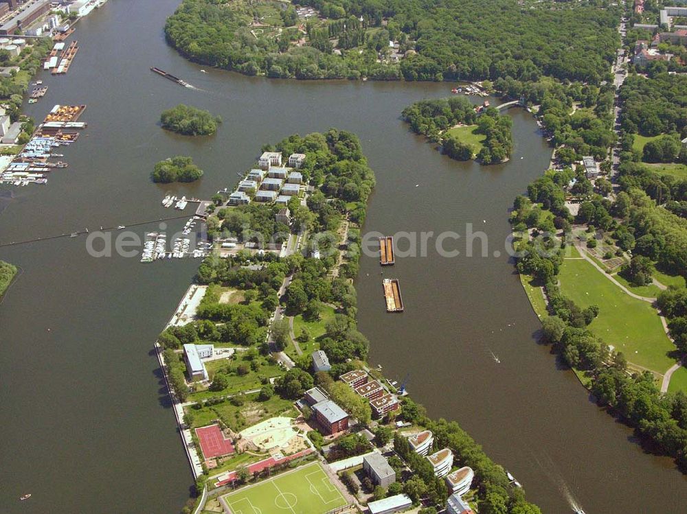 Aerial image Berlin - Stralau - Wohnneubau auf der Halbinsel Stralau im Bezirk Friedrichshain.