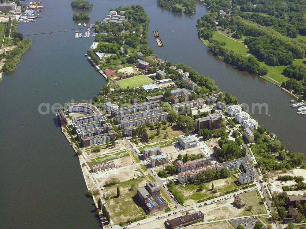 Berlin - Stralau from above - Wohnneubau auf der Halbinsel Stralau im Bezirk Friedrichshain.