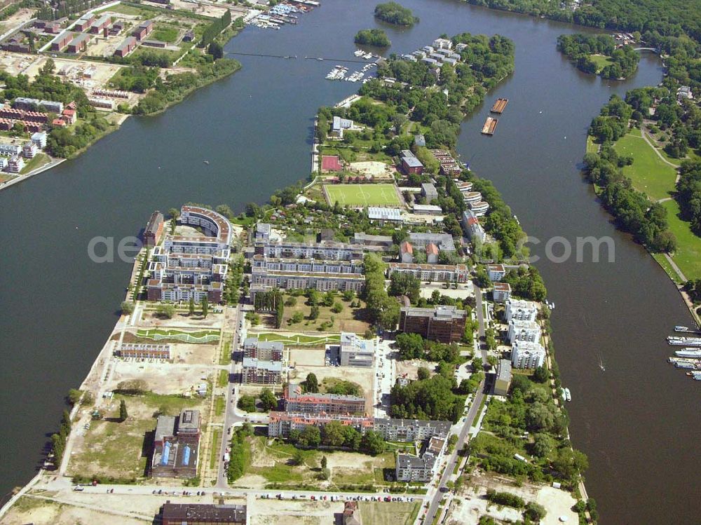 Berlin - Stralau from the bird's eye view: Wohnneubau auf der Halbinsel Stralau im Bezirk Friedrichshain.