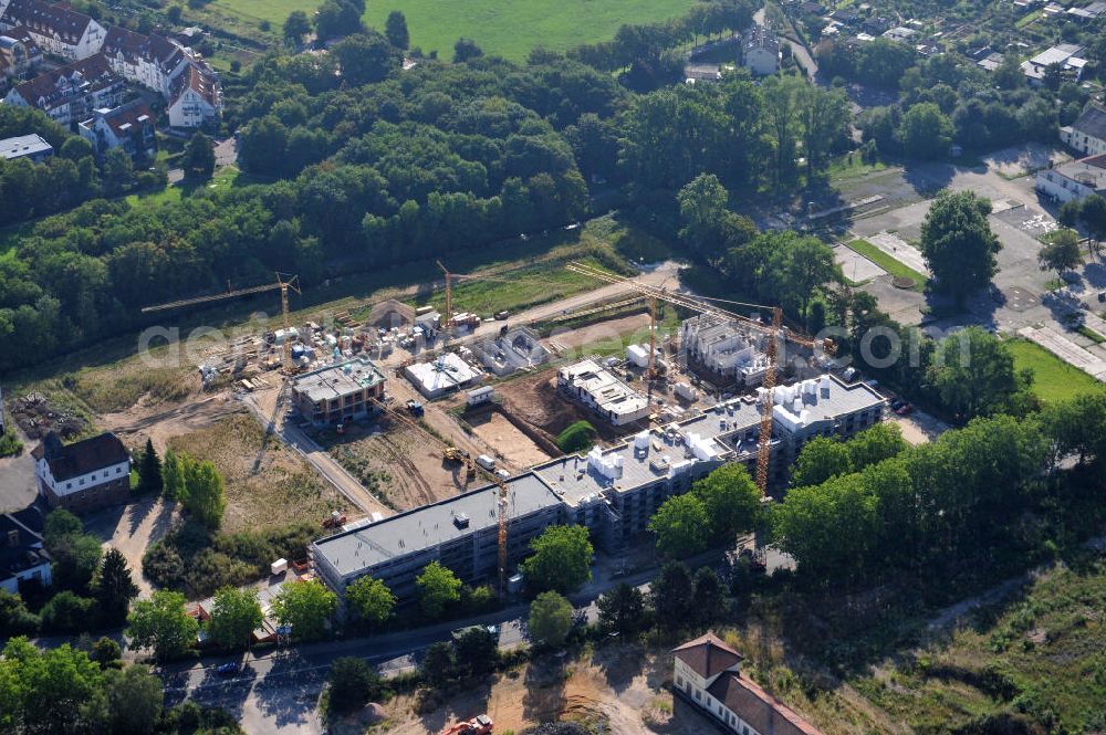 Hattersheim from above - Blick auf die Baustelle der Wohnanlage am Hessendamm / Glockenwiesenweg in Hattersheim am Main. Das Projekt am Gwerbegebiet Süd ist ein Projekt der cds Wohnbau GmbH. View the construction site of the residental complex on Hessendamm in Hattersheim.