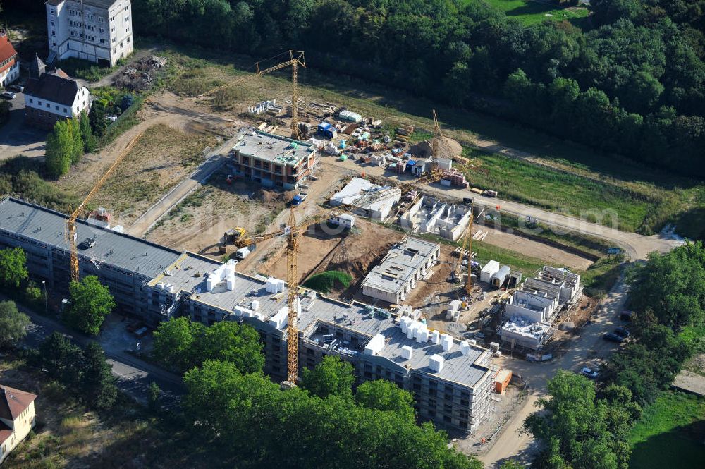 Hattersheim from above - Blick auf die Baustelle der Wohnanlage am Hessendamm / Glockenwiesenweg in Hattersheim am Main. Das Projekt am Gwerbegebiet Süd ist ein Projekt der cds Wohnbau GmbH. View the construction site of the residental complex on Hessendamm in Hattersheim.