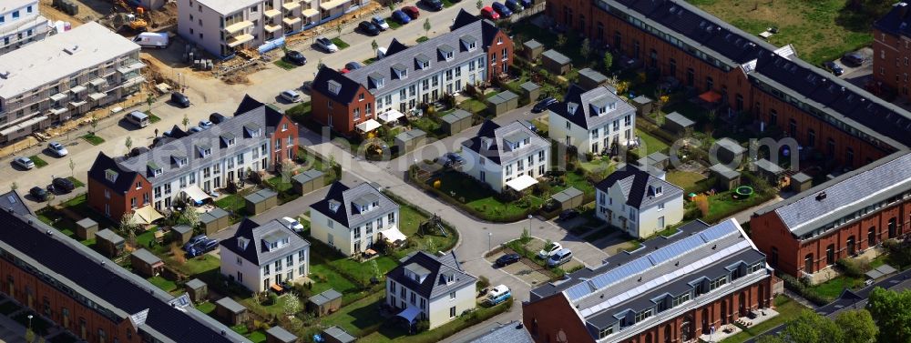 Potsdam from the bird's eye view: Residential new construction apartment buildings Barracks Poplar Avenue in Jägervorstadt in Potsdam in Brandenburg