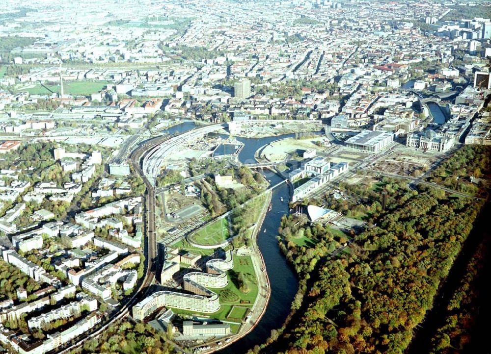 Berlin - Moabit from the bird's eye view: Wohnneubau am Moabiter Werder mit dem Spreebogen / Regierungsviertel.