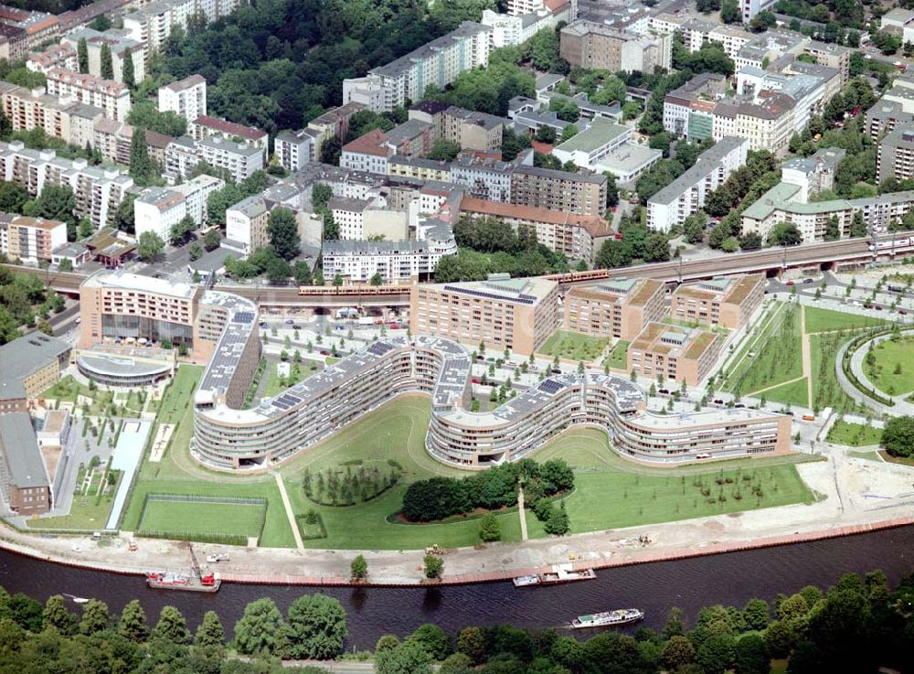 Berlin - Moabit from above - Wohnneubau am Moabiter Werder am Spreebogen / Regierungsviertel in Berlin - Moabit.