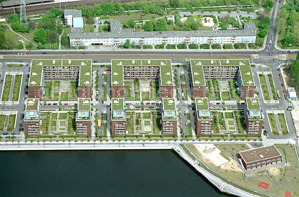 Aerial photograph Berlin - Lichtenberg - Wohnneubau an der Rummelsburger Bucht durch die Unternehmensgruppe ZIEL in Berlin - Lichtenberg