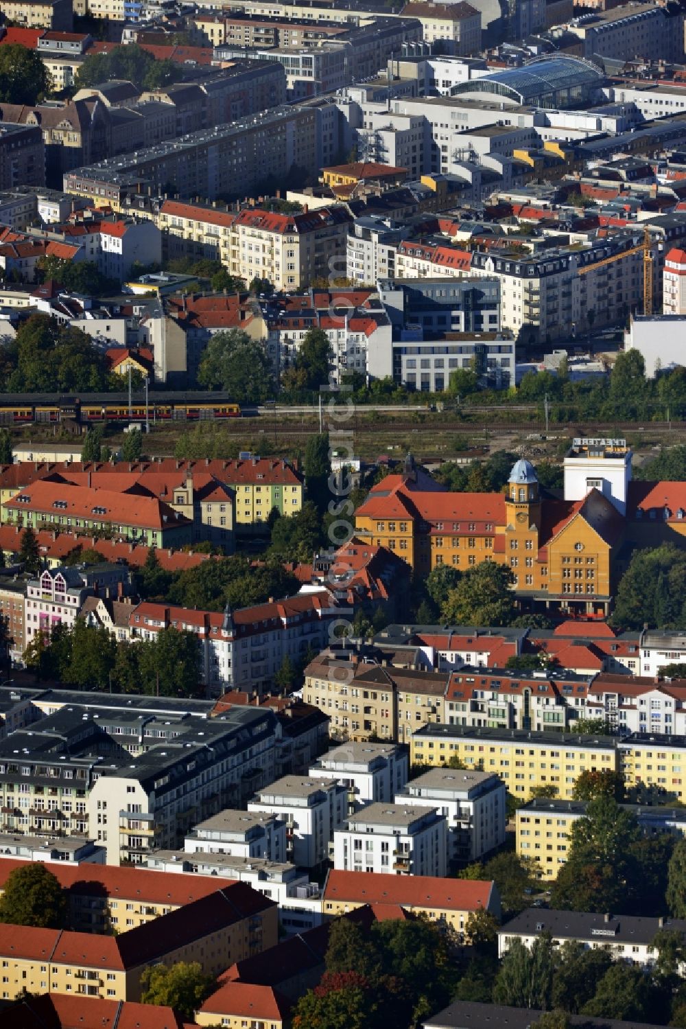 Berlin Lichtenberg from above - Residential development - development with multi-family homes on the street moellensdorf in Berlin Lichtenberg