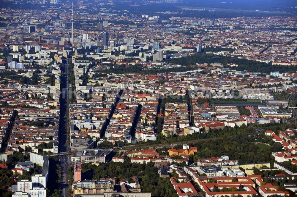 Berlin Lichtenberg from the bird's eye view: Residential development - development with multi-family homes on the street moellensdorf in Berlin Lichtenberg