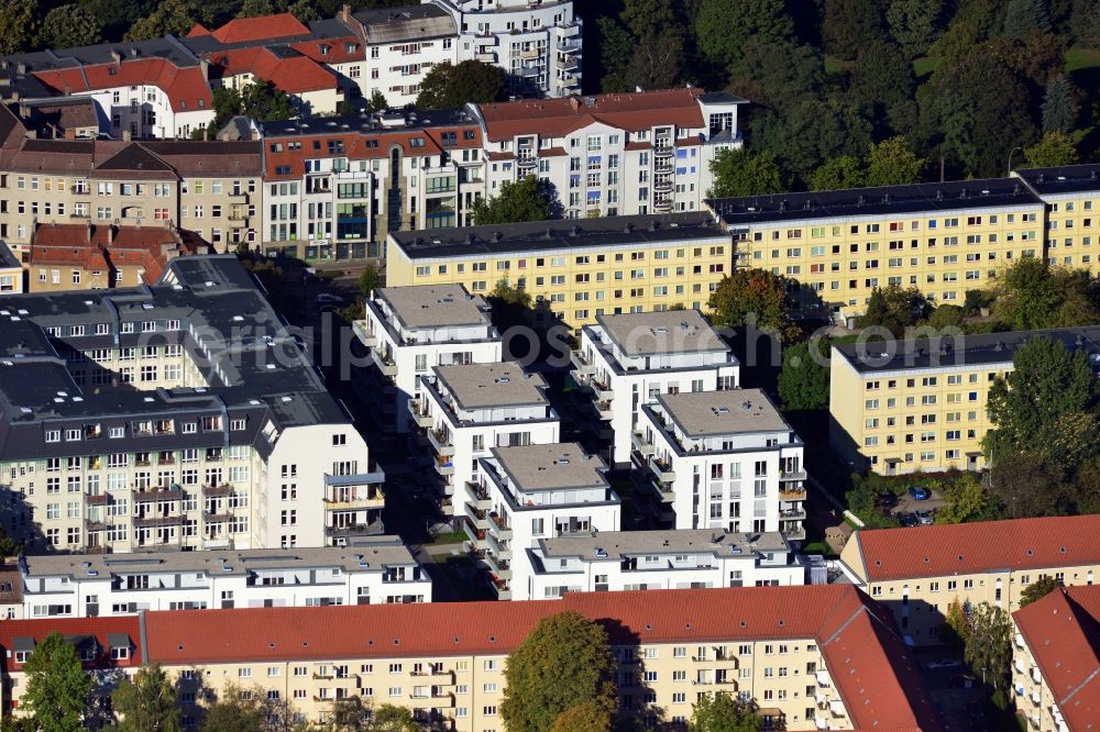 Berlin Lichtenberg from the bird's eye view: Residential development - development with multi-family homes on the street moellensdorf in Berlin Lichtenberg