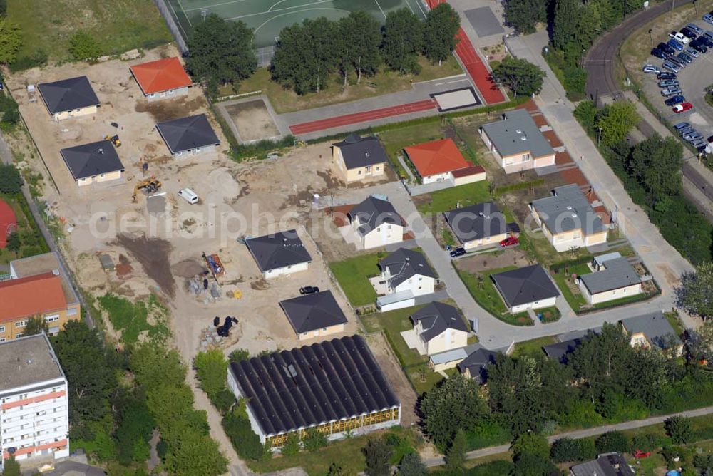 Berlin from the bird's eye view: Blick auf das Wohnneubaubaufeld der PREMIER Wohnbau an der Chaqrlottenstrasse in Berlin-Biesdorf