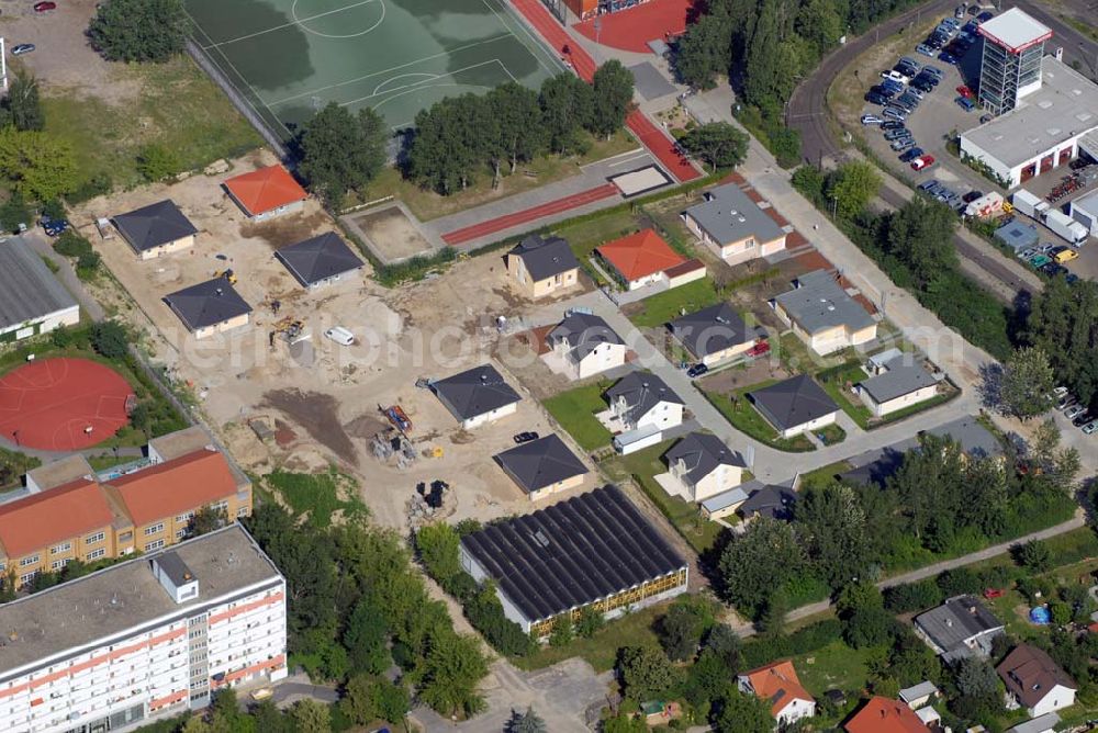 Aerial image Berlin - Blick auf das Wohnneubaubaufeld der PREMIER Wohnbau an der Chaqrlottenstrasse in Berlin-Biesdorf