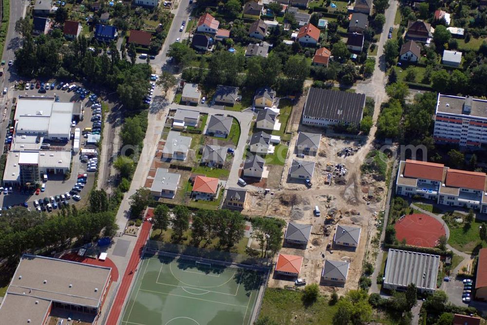 Berlin from the bird's eye view: Blick auf das Wohnneubaubaufeld der PREMIER Wohnbau an der Chaqrlottenstrasse in Berlin-Biesdorf