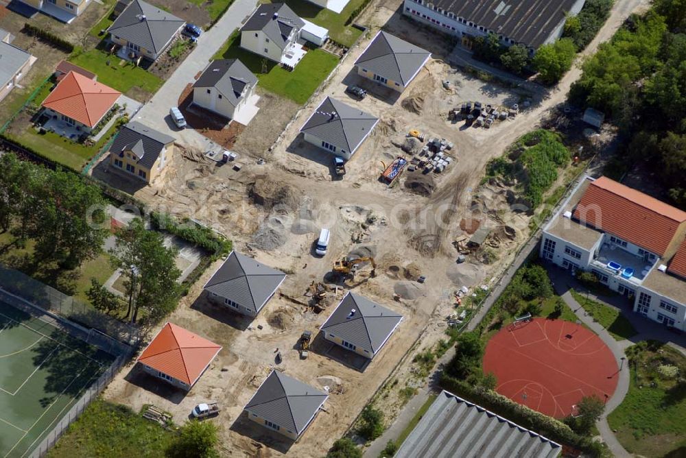 Aerial photograph Berlin - Blick auf das Wohnneubaubaufeld der PREMIER Wohnbau an der Chaqrlottenstrasse in Berlin-Biesdorf