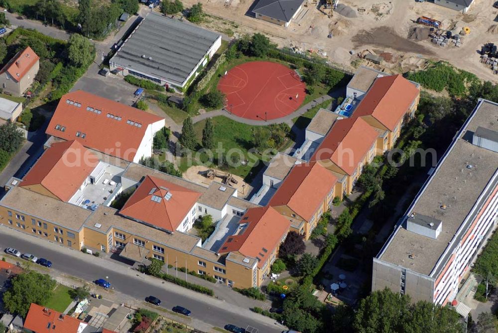 Berlin from above - Blick auf das Wohnneubaubaufeld der PREMIER Wohnbau an der Chaqrlottenstrasse in Berlin-Biesdorf