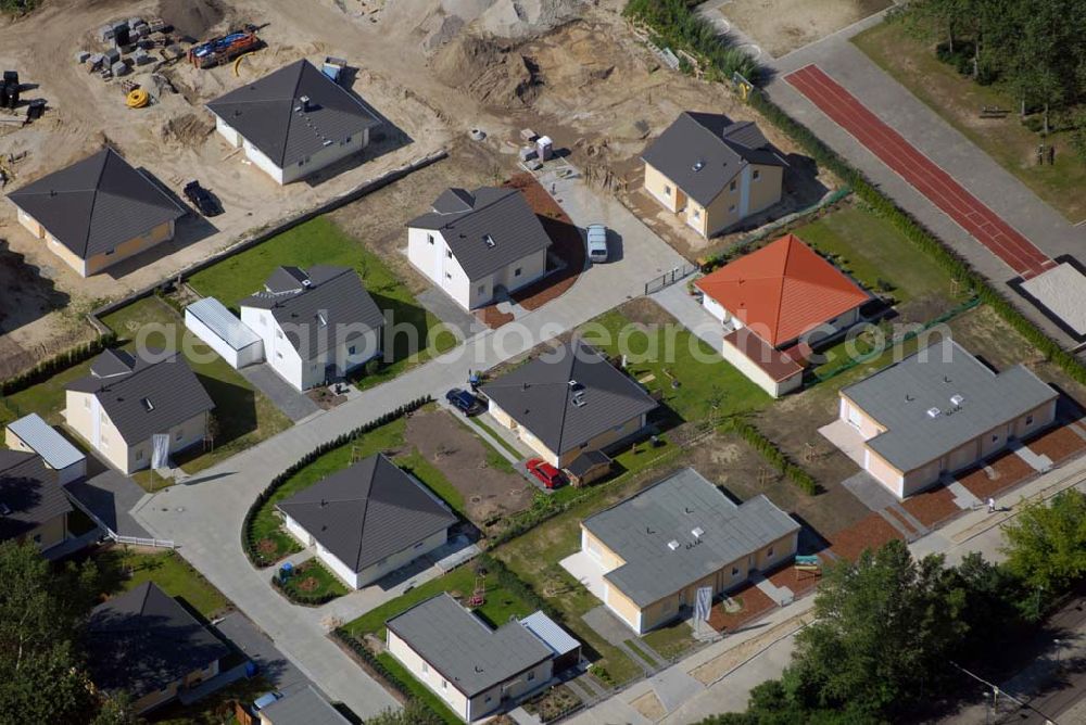 Aerial image Berlin - Blick auf das Wohnneubaubaufeld der PREMIER Wohnbau an der Chaqrlottenstrasse in Berlin-Biesdorf