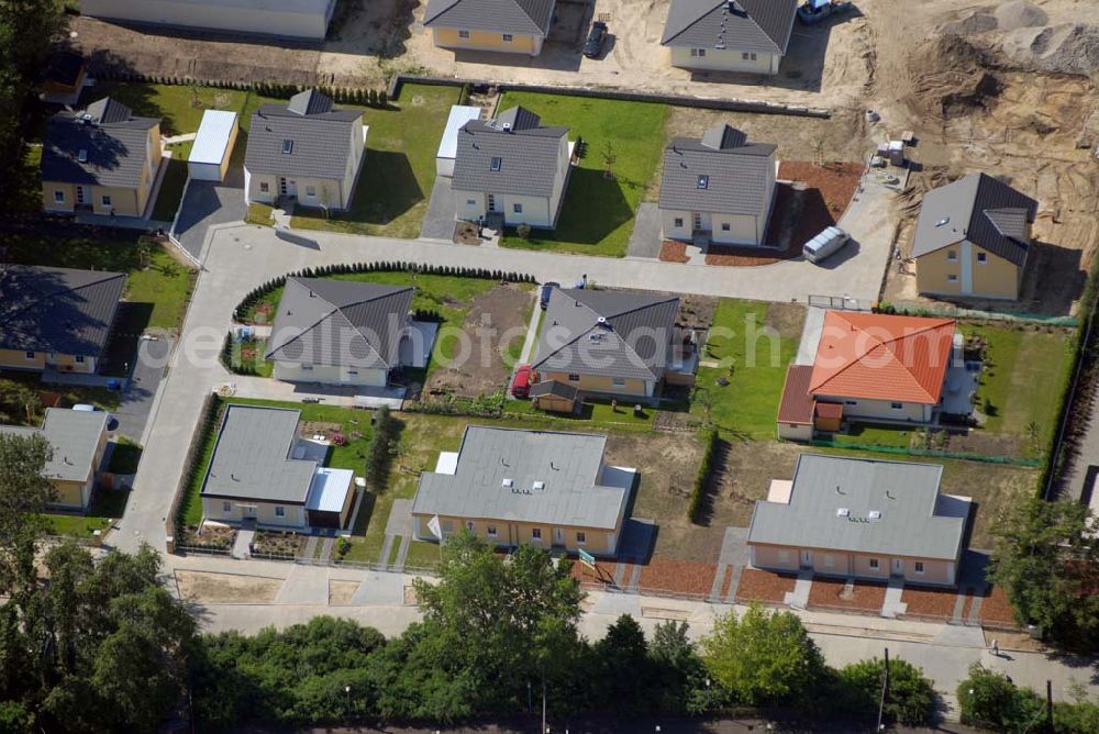 Aerial photograph Berlin - Blick auf das Wohnneubaubaufeld der PREMIER Wohnbau an der Chaqrlottenstrasse in Berlin-Biesdorf