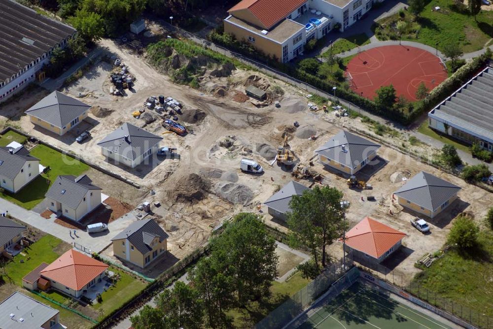 Aerial image Berlin - Blick auf das Wohnneubaubaufeld der PREMIER Wohnbau an der Chaqrlottenstrasse in Berlin-Biesdorf