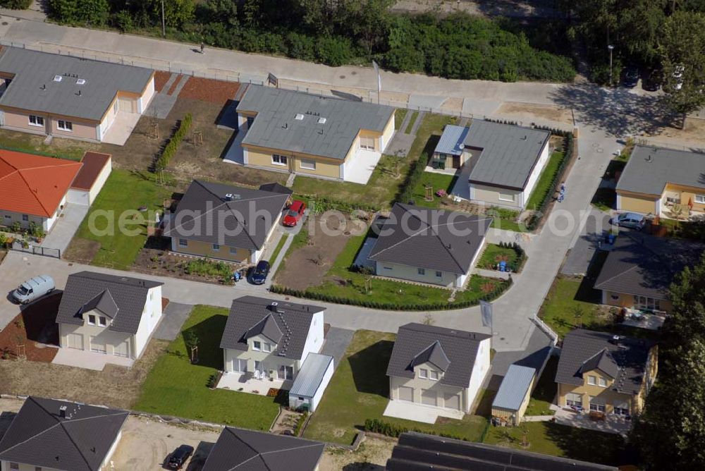 Berlin from above - Blick auf das Wohnneubaubaufeld der PREMIER Wohnbau an der Chaqrlottenstrasse in Berlin-Biesdorf