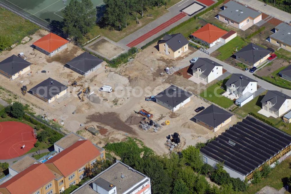 Aerial image Berlin - Blick auf das Wohnneubaubaufeld der PREMIER Wohnbau an der Chaqrlottenstrasse in Berlin-Biesdorf