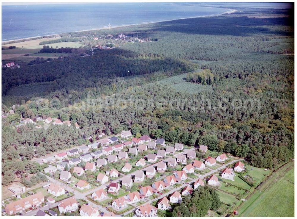 Graal-Müritz / Mecklenburg Vorpommern from the bird's eye view: Wohnneubaugebiet der HAWO KG in Graal - Müritz Mecklenburg Vorpommern / 27.09.02