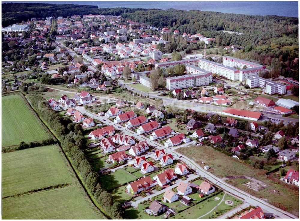 Graal-Müritz / Mecklenburg Vorpommern from the bird's eye view: Wohnneubaugebiet der HAWO KG in Graal - Müritz Mecklenburg Vorpommern / 27.09.02