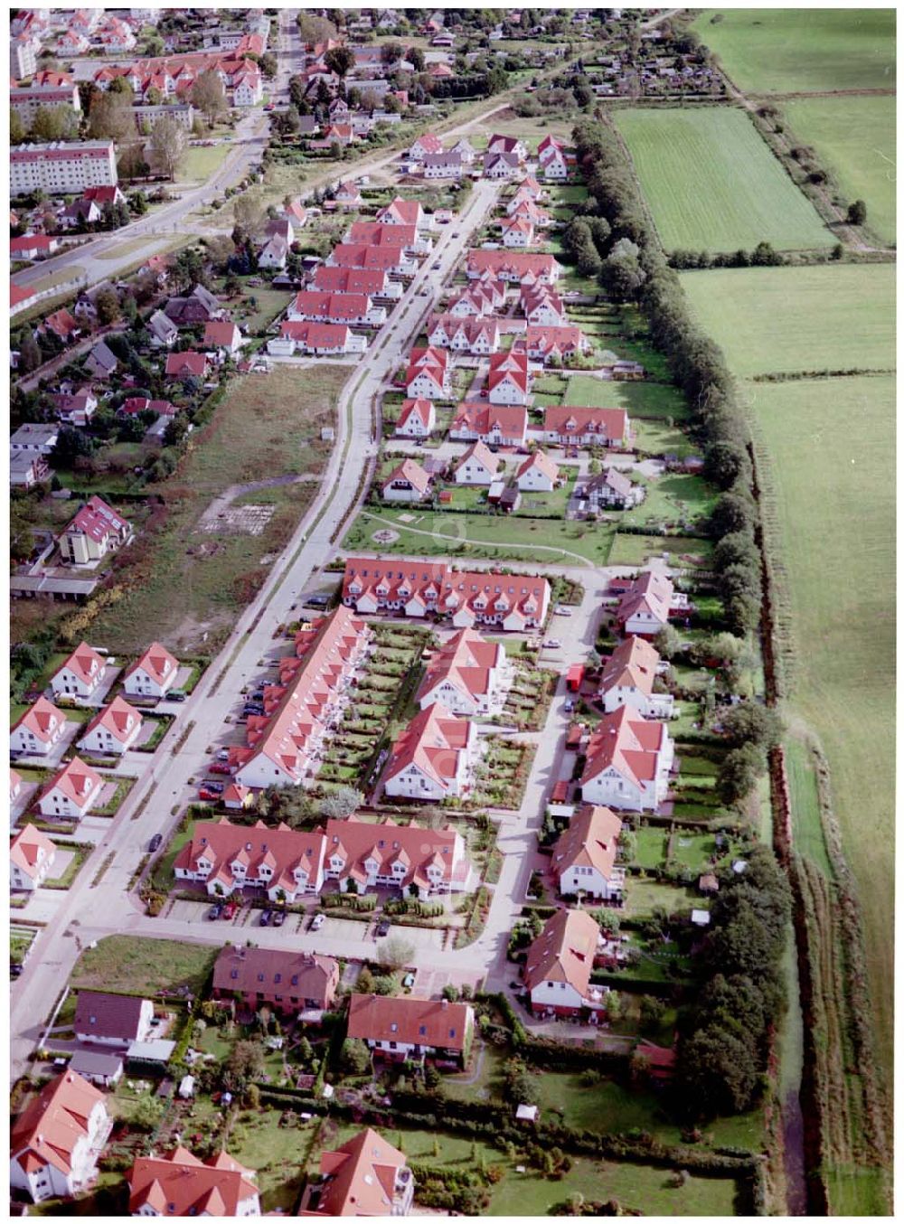 Aerial image Graal-Müritz / Mecklenburg Vorpommern - Wohnneubaugebiet der HAWO KG in Graal - Müritz Mecklenburg Vorpommern / 27.09.02