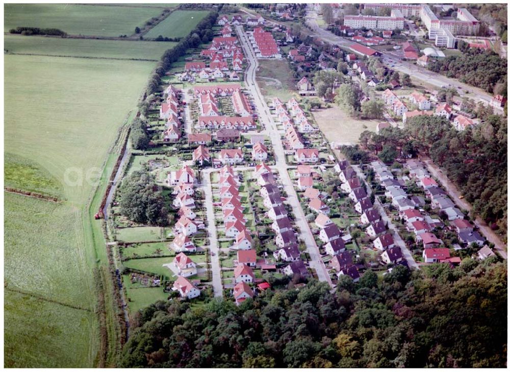 Graal-Müritz / Mecklenburg Vorpommern from the bird's eye view: Wohnneubaugebiet der HAWO KG in Graal - Müritz Mecklenburg Vorpommern / 27.09.02