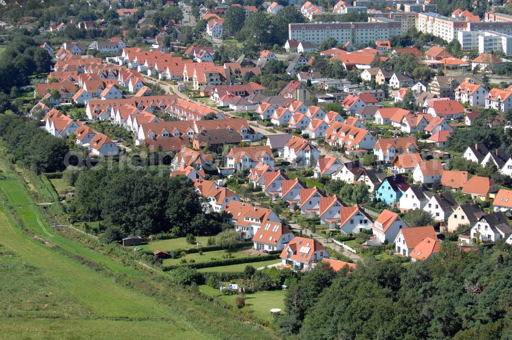 Aerial photograph Graal-Müritz - Blick auf das Wohngebiet Koppenheide der HAWO Bauträger KG in unmittelbarer Strandnähe im Ostseeheilbad Graal-Müritz.