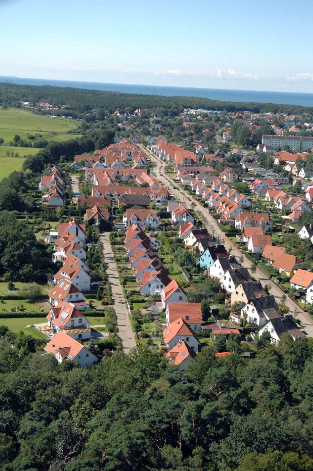 Graal-Müritz from the bird's eye view: Blick auf das Wohngebiet Koppenheide der HAWO Bauträger KG in unmittelbarer Strandnähe im Ostseeheilbad Graal-Müritz.