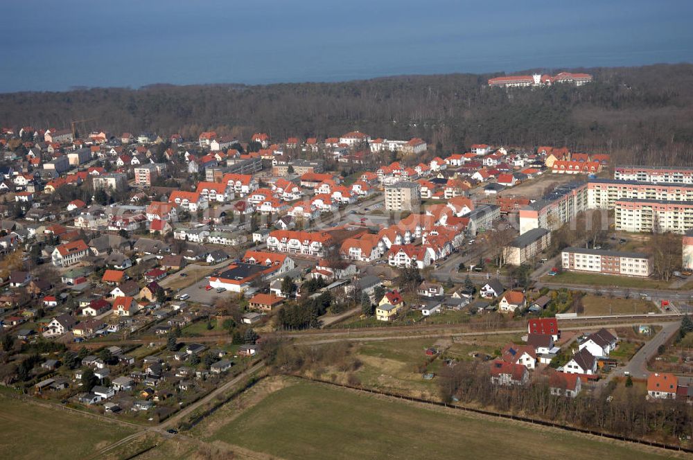 Aerial photograph Graal-Müritz - Blick auf das Wohngebiet an der Lange Straße der HAWO Bauträger KG in unmittelbarer Strandnähe im Ostseeheilbad Graal-Müritz.