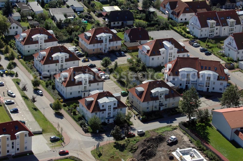 Graal-Müritz from above - Blick auf das Wohngebiet der HAWO Bauträger KG am Lerchenweg in unmittelbarer Strandnähe im Ostseeheilbad Graal-Müritz.