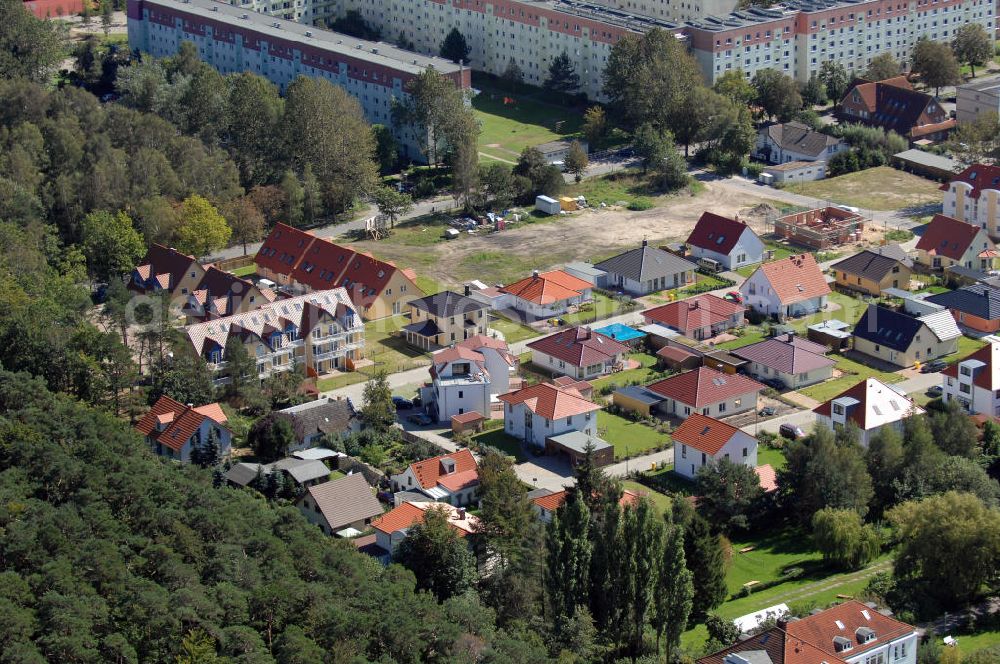 Graal-Müritz from above - Blick auf das Wohngebiet der HAWO Bauträger KG am Lerchenweg in unmittelbarer Strandnähe im Ostseeheilbad Graal-Müritz.