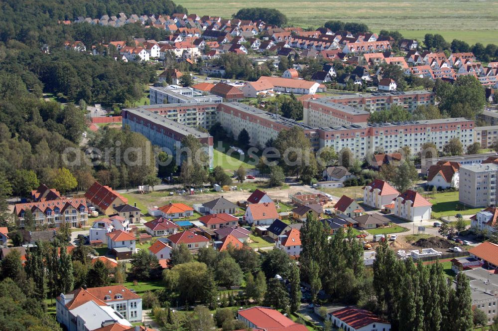 Graal-Müritz from above - Blick auf das Wohngebiet der HAWO Bauträger KG am Lerchenweg in unmittelbarer Strandnähe im Ostseeheilbad Graal-Müritz.