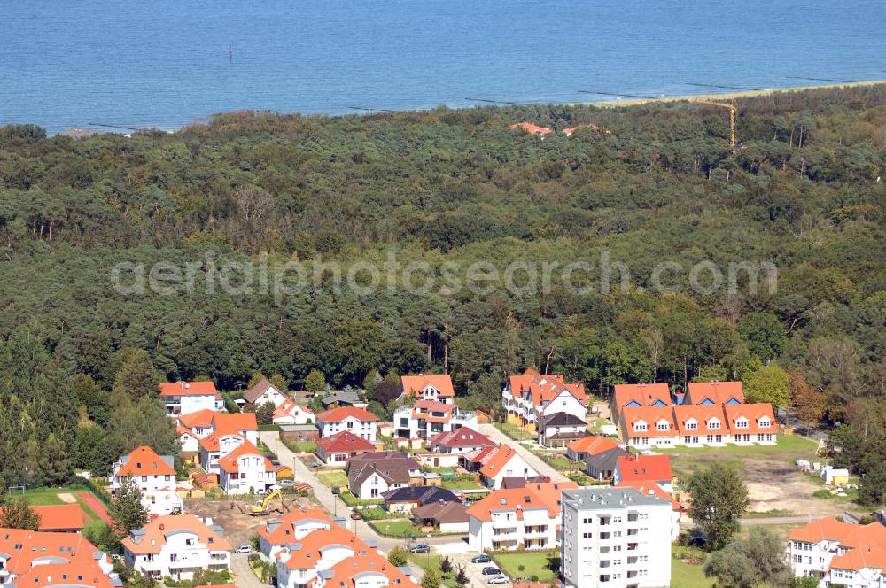 Graal-Müritz from the bird's eye view: Blick auf das Wohngebiet der HAWO Bauträger KG am Lerchenweg in unmittelbarer Strandnähe im Ostseeheilbad Graal-Müritz.