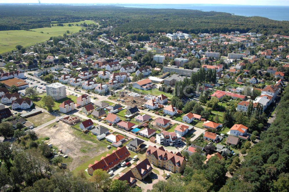 Graal-Müritz from the bird's eye view: Blick auf das Wohngebiet der HAWO Bauträger KG am Lerchenweg in unmittelbarer Strandnähe im Ostseeheilbad Graal-Müritz.