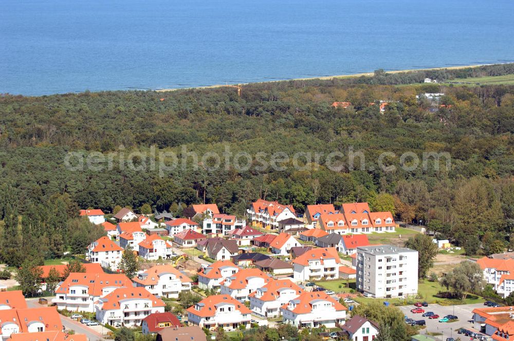 Graal-Müritz from the bird's eye view: Blick auf das Wohngebiet der HAWO Bauträger KG am Lerchenweg in unmittelbarer Strandnähe im Ostseeheilbad Graal-Müritz.