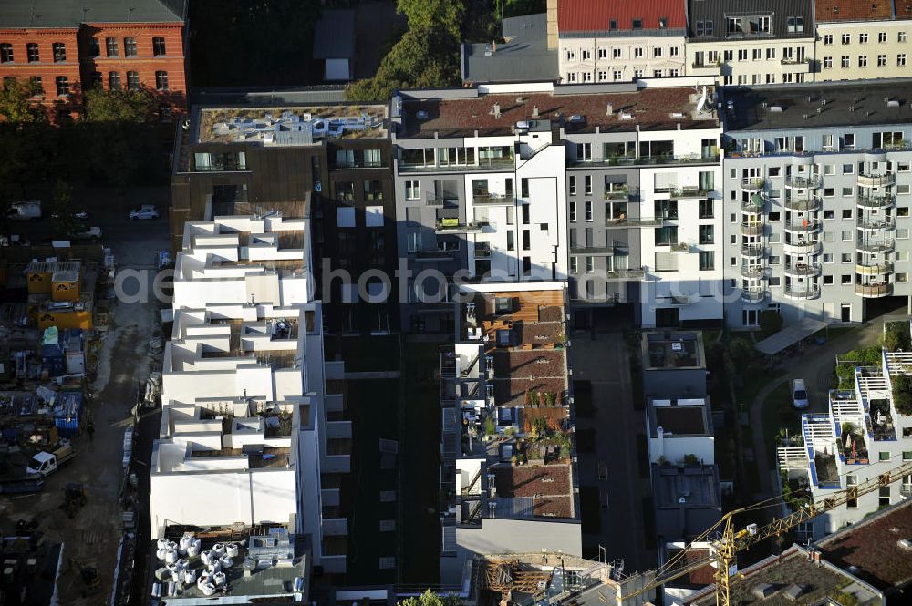 Aerial image Berlin - Blick auf die Baustelle des Wohnneubaugebiet Marthashof an der Schwedter Straße im Stadtteil Prenzlauer Berg. Der Neubau ist ein Projekt der STOFANEL Investment AG , Projektsteuerer die city Bauten mbH, Baufirma die ALPINE Bau Deutschland. View of the residential development area „Marthashof Urban Village“ at the Berlin - district Prenzlauer Berg.